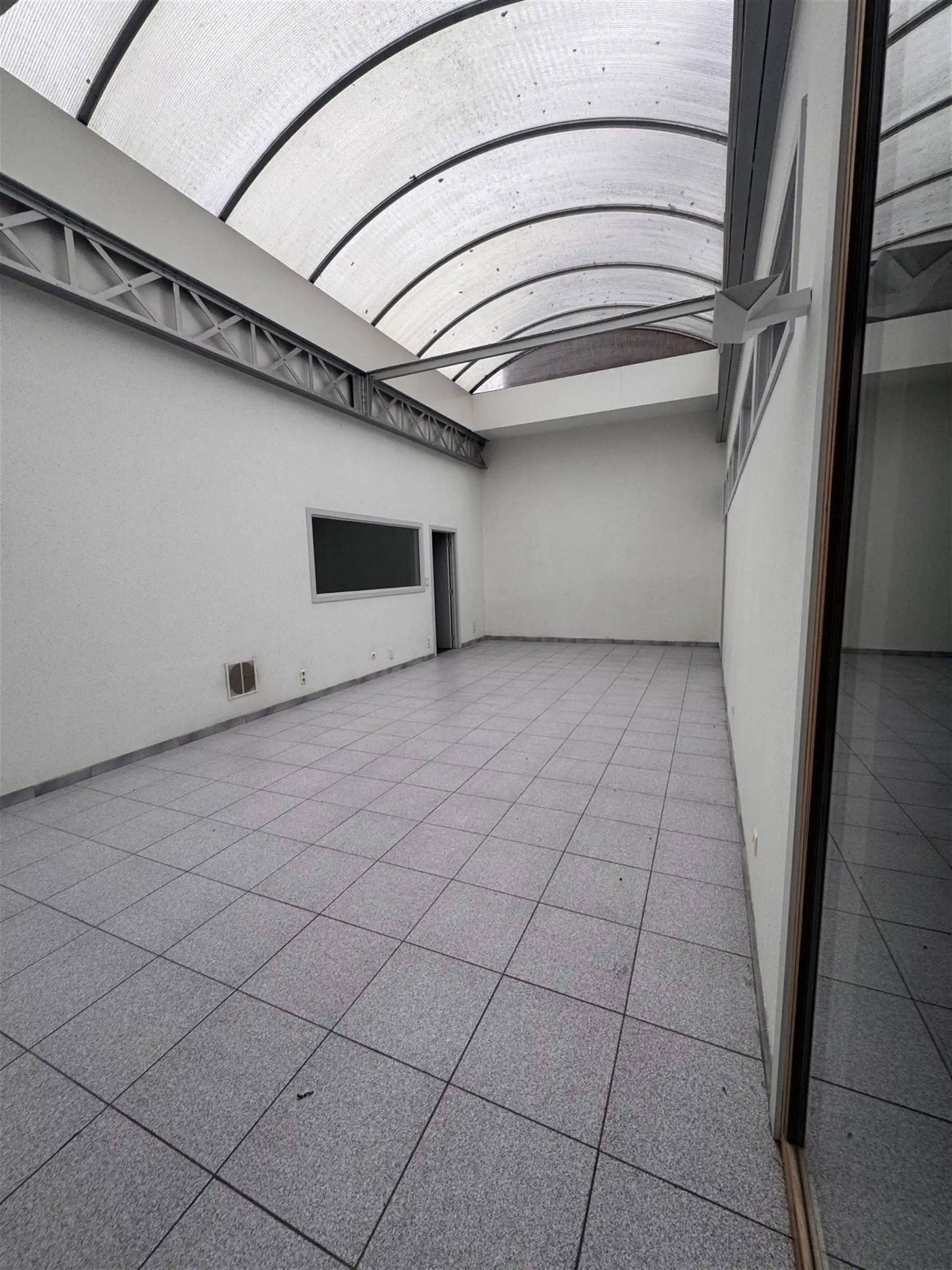 Multifunctionele loods te huur - 1725m² foto 6