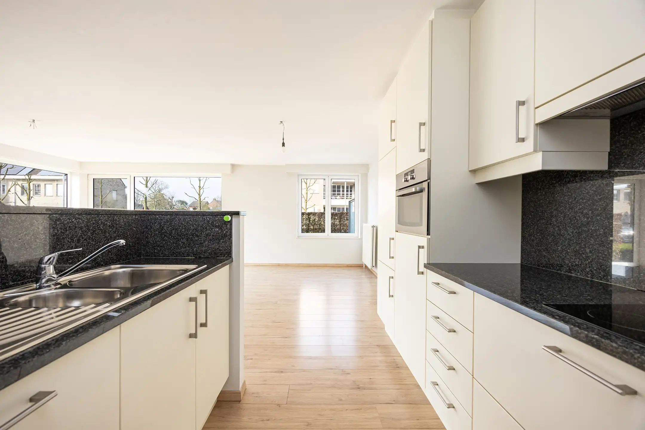 Glv 2-slaapkamer app met ruim terras en autostaanplaats. foto 9