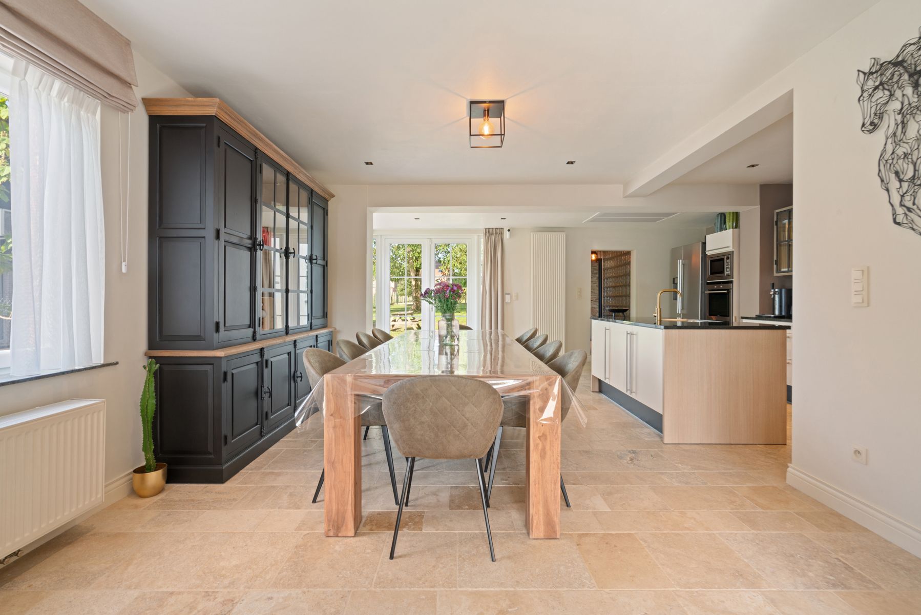 Instapklare halfopen bebouwing  met 3 slaapkamers op 1324 m² foto 4