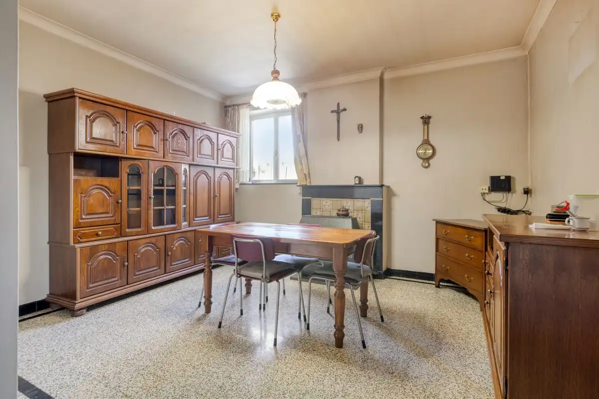 Te renoveren woning met veel potentieel op rustige ligging foto 6