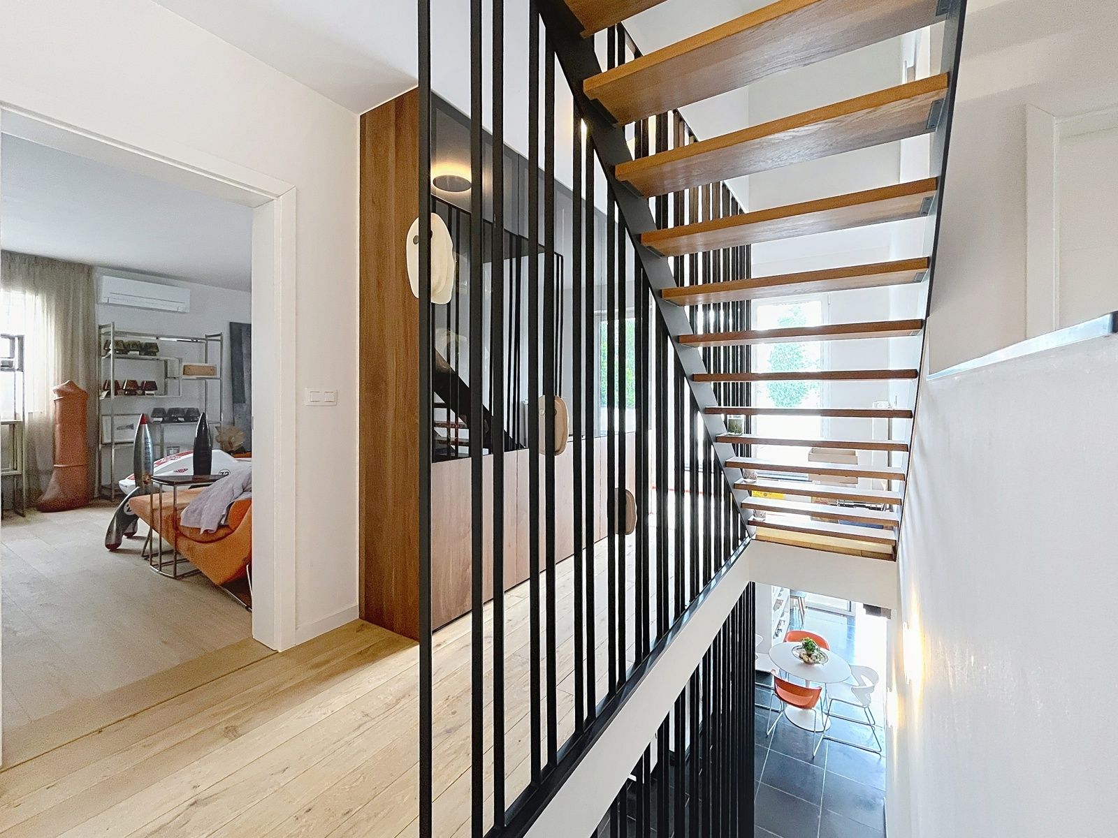 Luxueuze vrijstaande woning in rustige omgeving met zwembad foto 14