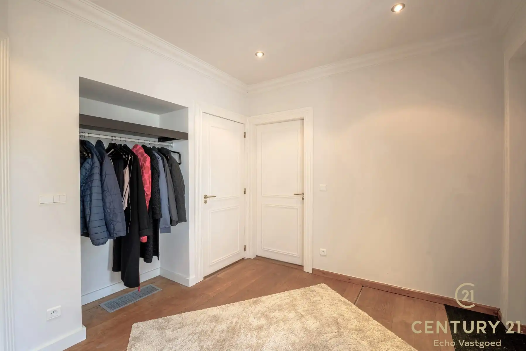 Gelijkvloerse fraaie villa met prachtige tuin op ca 1700m² foto 4