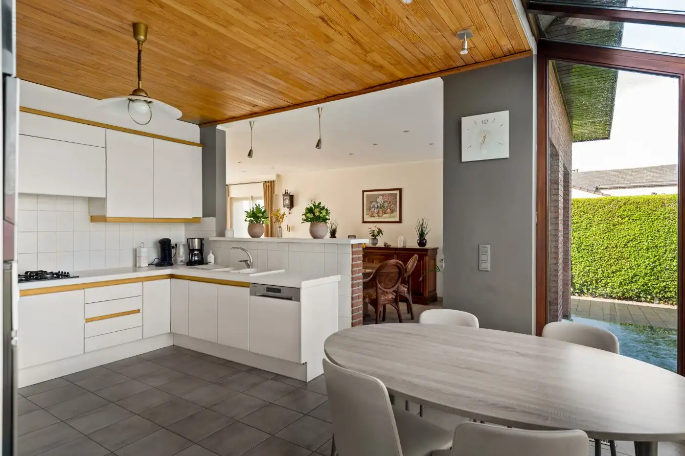 Instapklare, vrijstaande woning met 4 slpk., garage en grote tuin foto 10