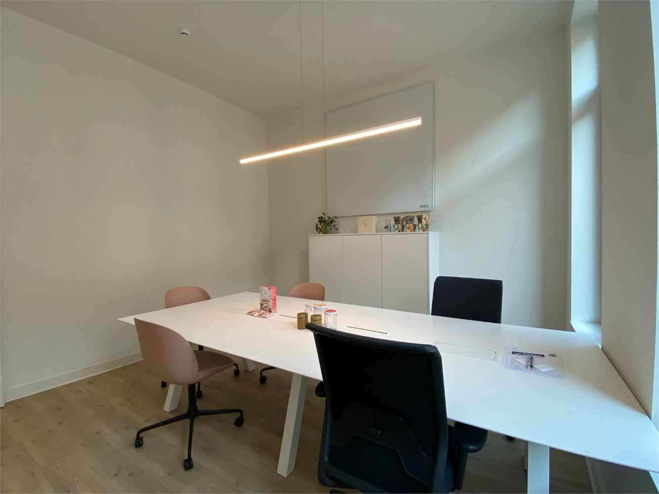 HIPPE INSTAPKLARE KANTOREN IN GERENOVEERDE HERENWONING foto 12