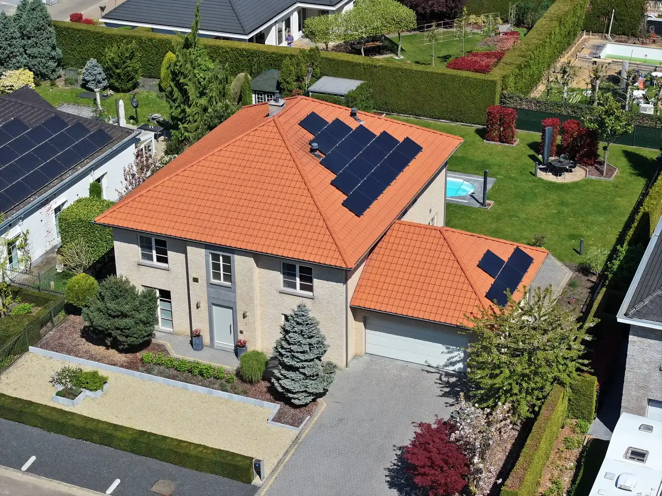 Exclusieve villa met zwembad op absolute toplocatie in het charmante Neerharen (Lanaken) foto 3