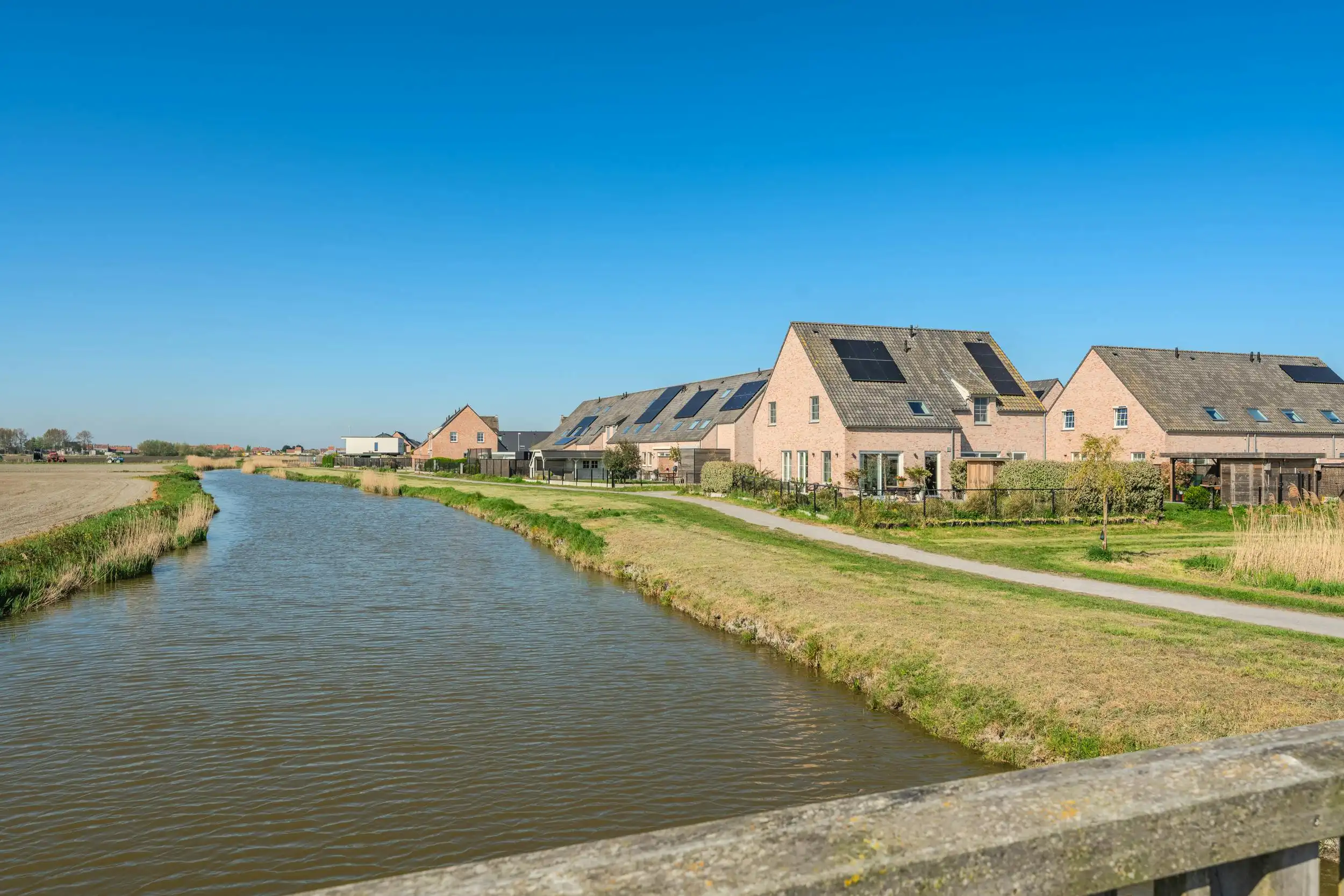 Prachtige woning met 3 slaapkamers en uniek open zicht! foto 13