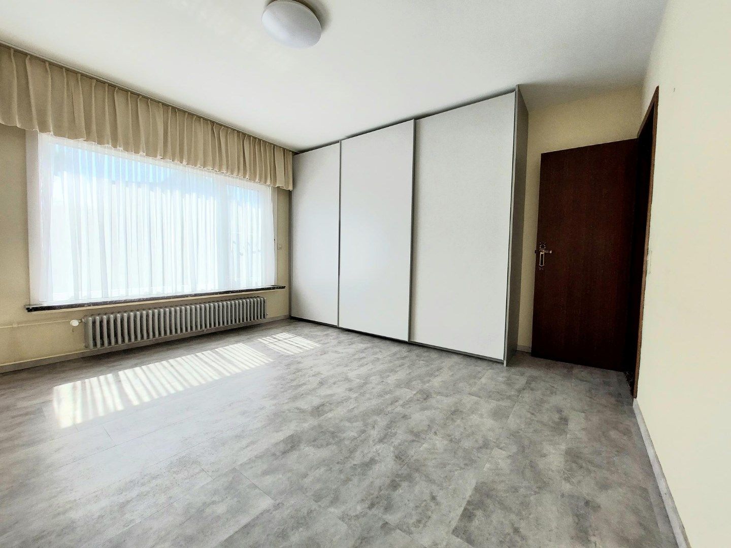Ruime alleenstaande villa foto 12