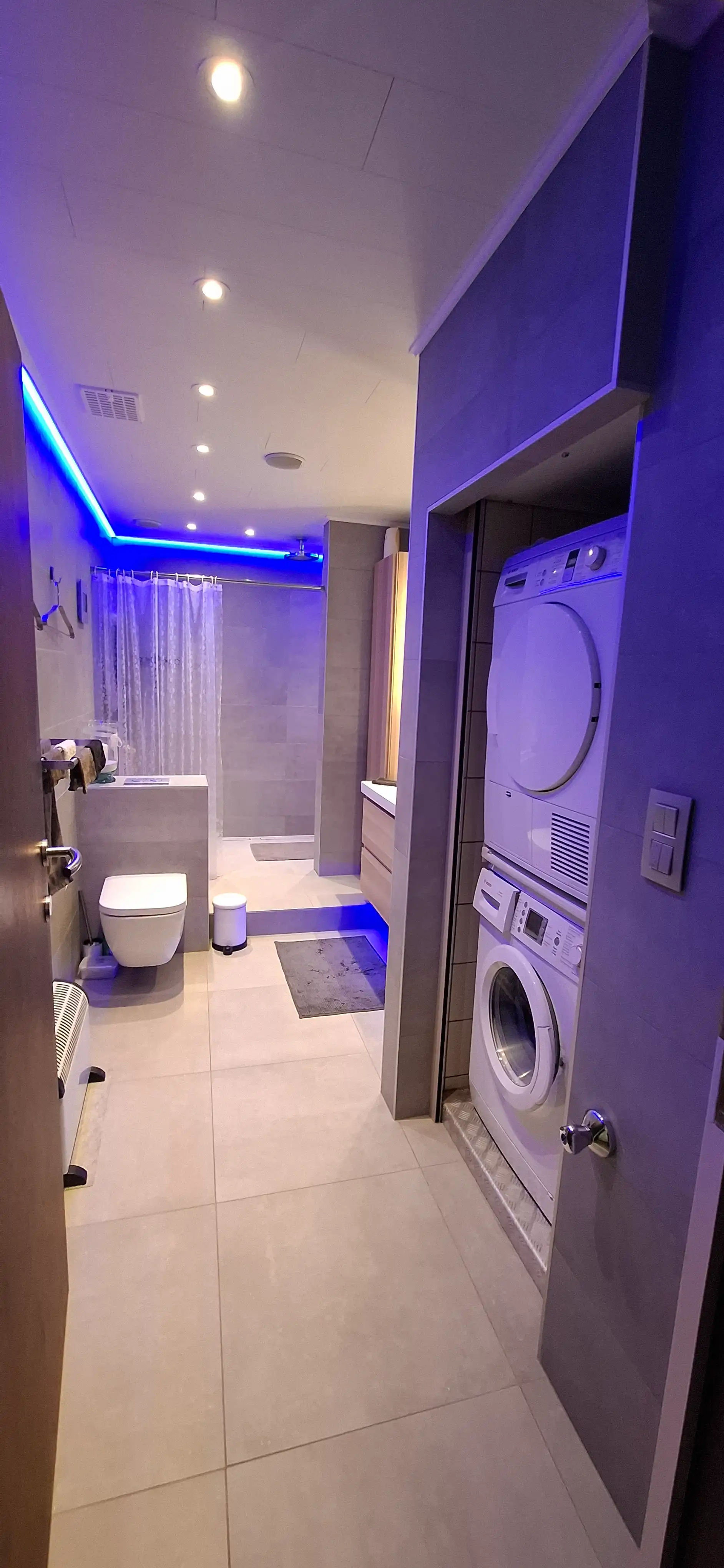Ruime woning met veel lichtinval, volledig onderkelderd en prachtige tuin foto 12