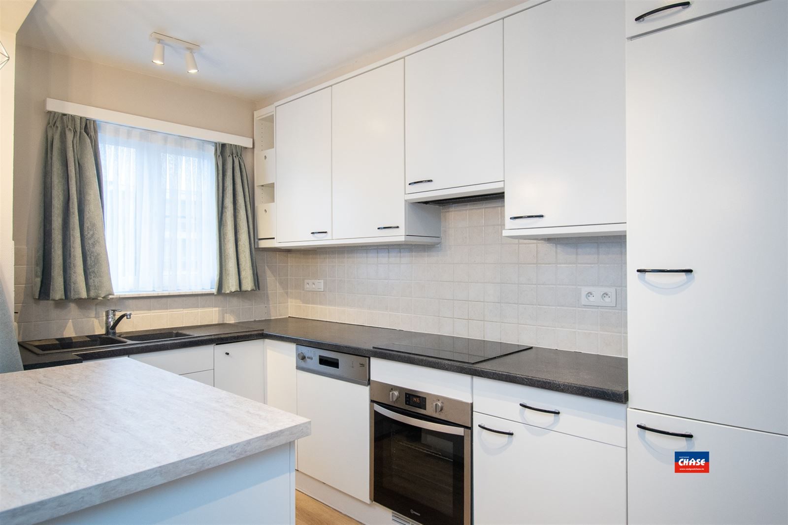 Modern appartement met 2 slpks, terras + garage foto 6