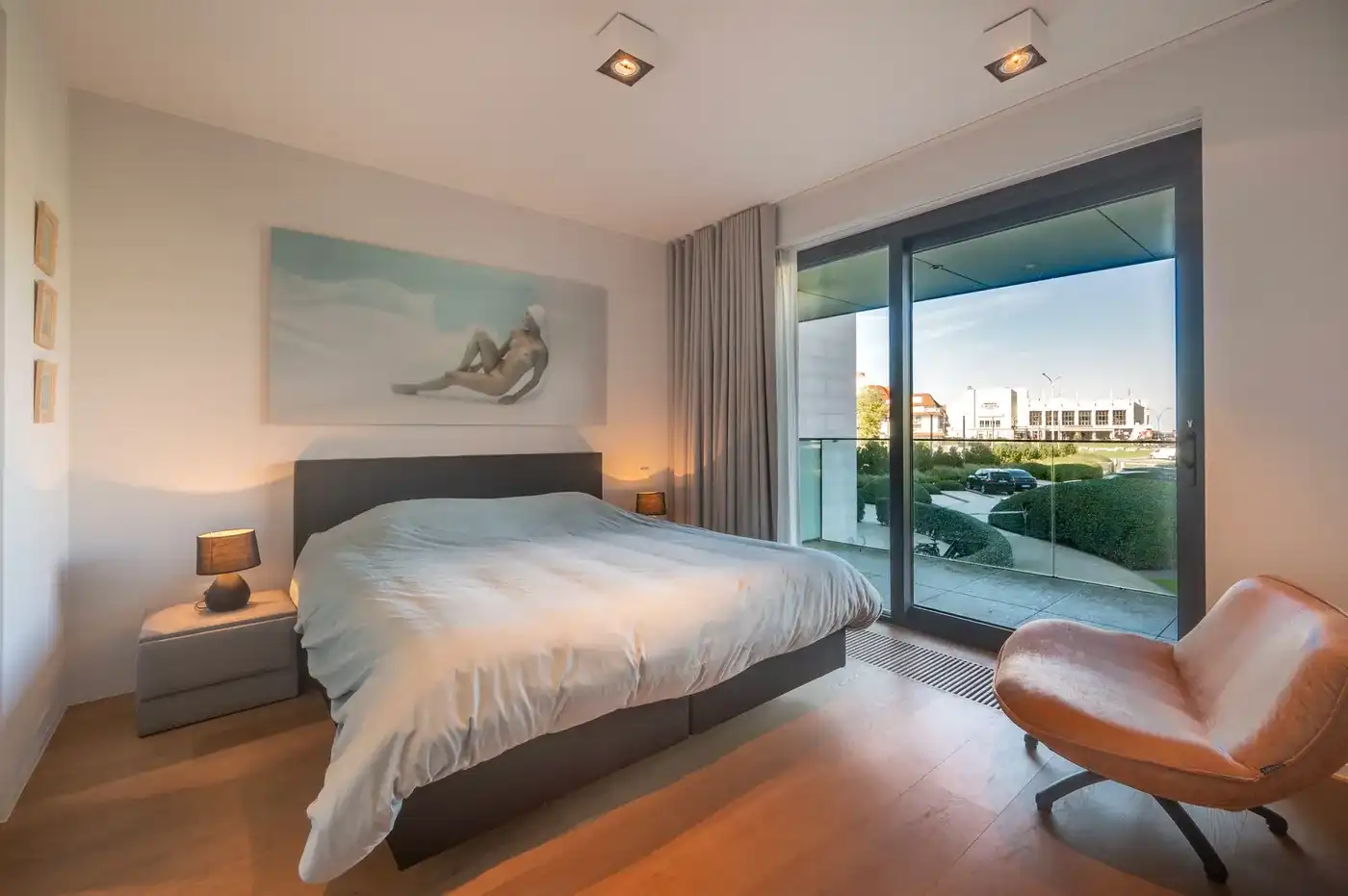Uitzonderlijk ruim en breed appartement met zuidgericht terras en uniek zicht over het Zegemeer - dubbele garage foto 16