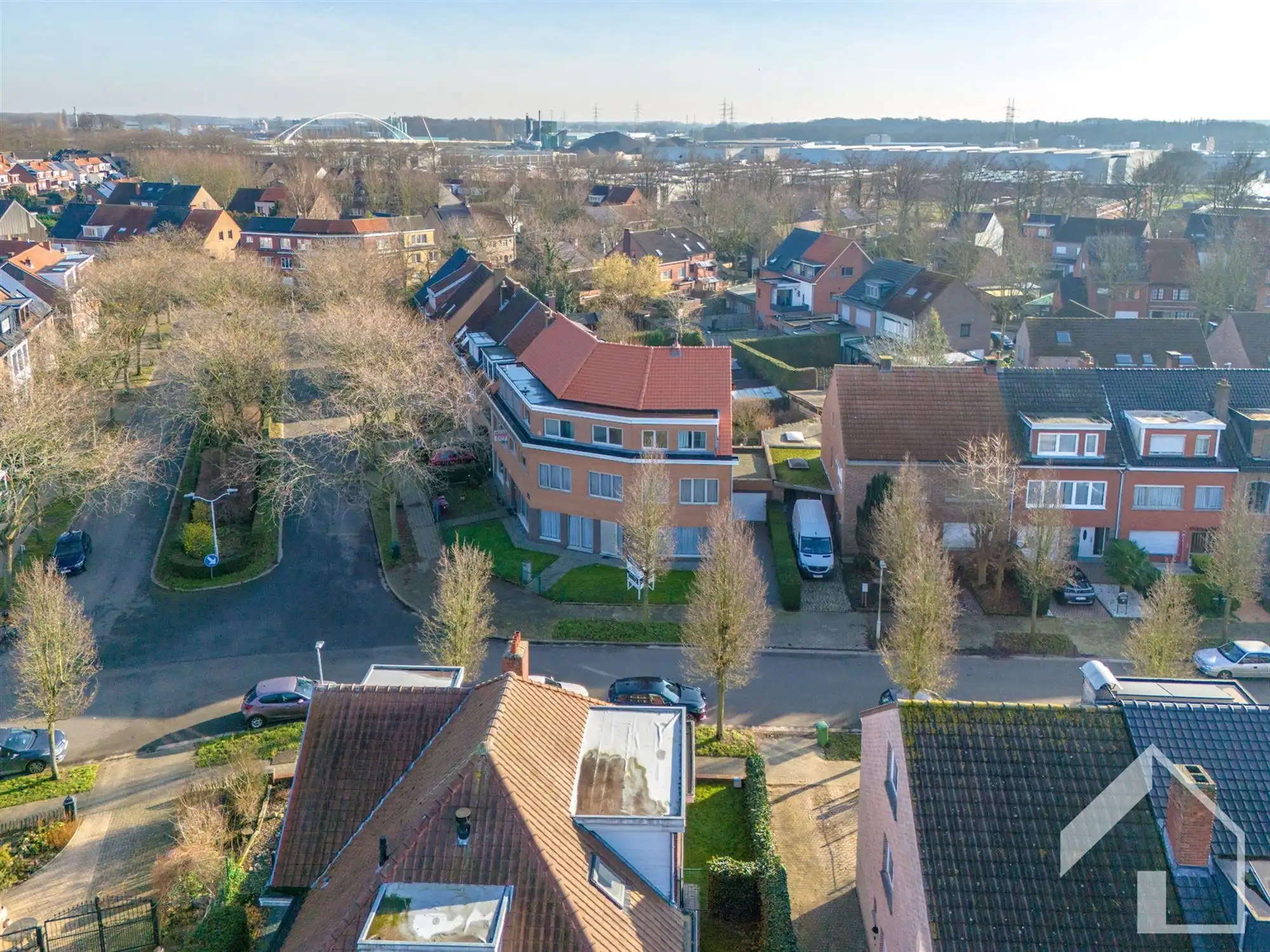 Ruim gelijkvloers appartement met garage en oprit foto 16