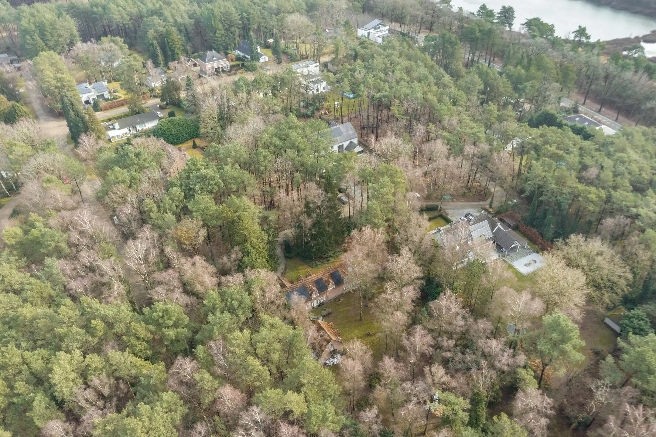 Recent gerenoveerde villa op 33 are te koop in Herentals foto 31