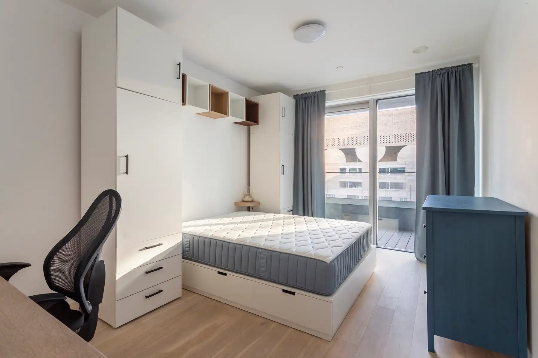 Bemeubeld 2-slpk appartement met terras op het Nieuw-Zuid foto 6