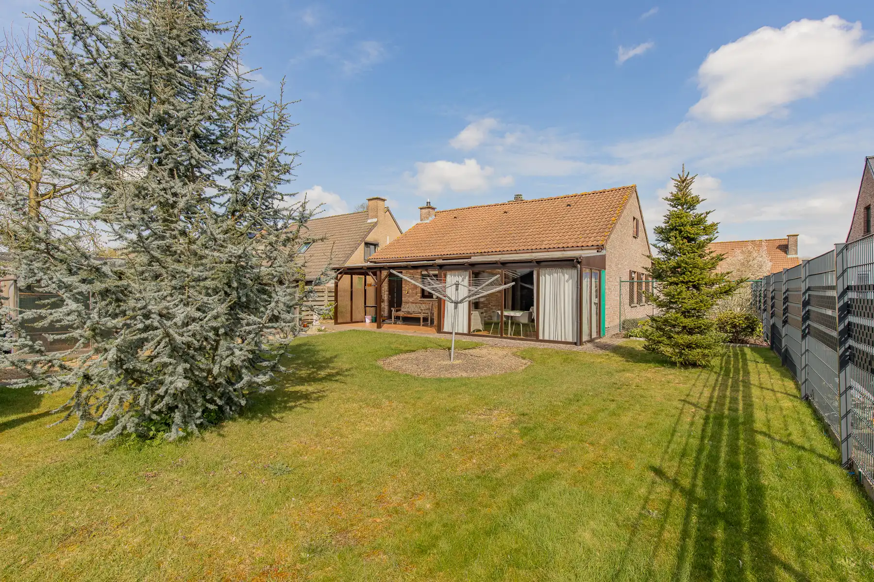 Fantastisch gelegen bungalow foto 12