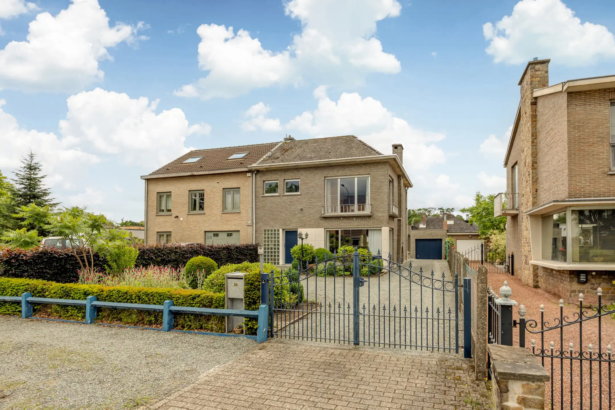  Halfopen bebouwing met tuin en garage foto 31