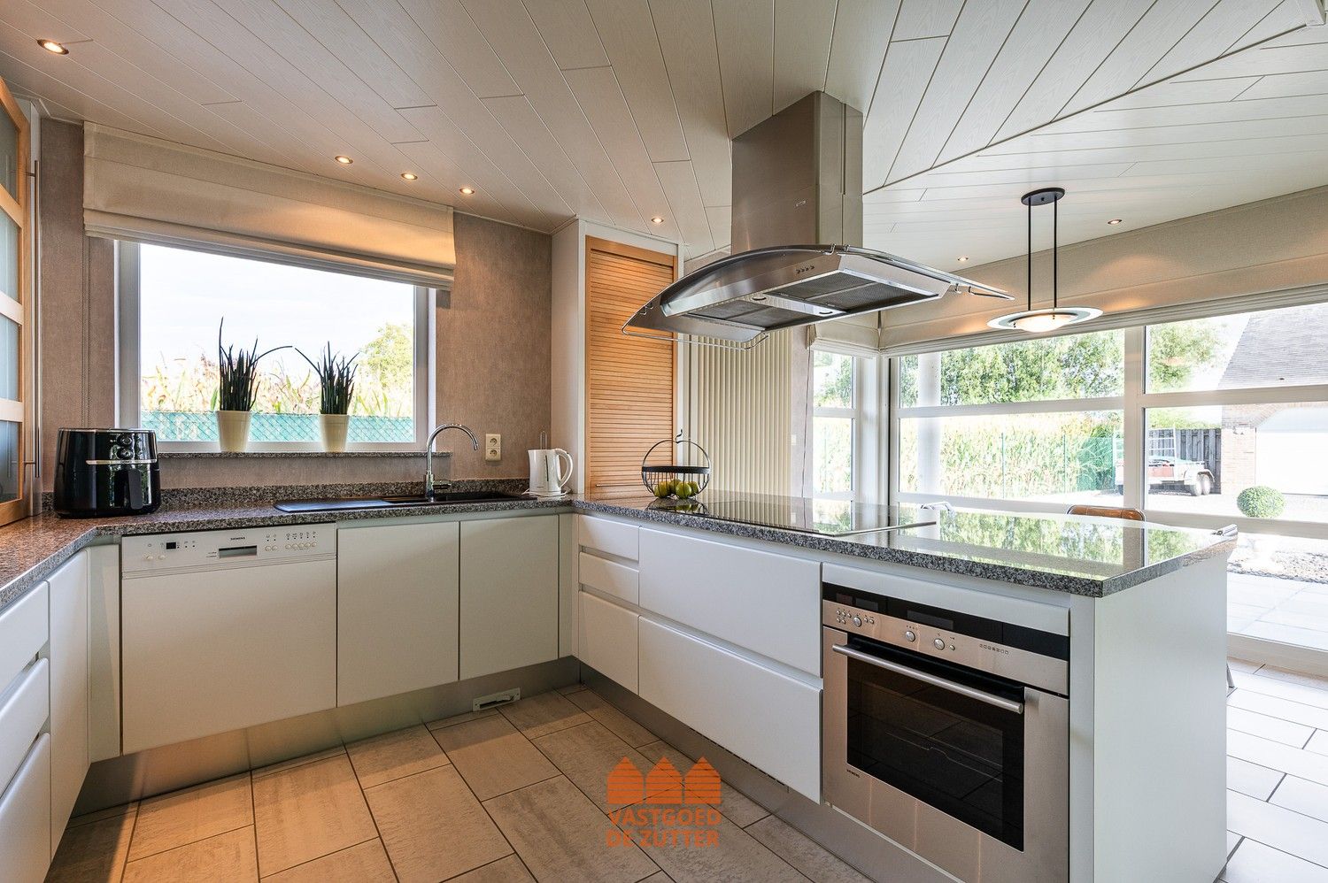 Ruime open bebouwing met hoogwaardige afwerking en zuidgerichte tuin foto 14