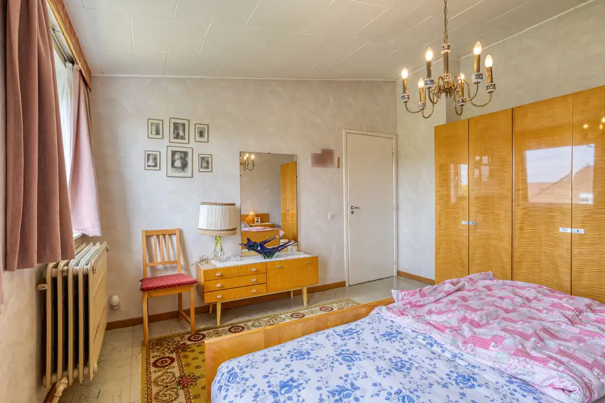 Te verfraaien woning - ruime tuin en garage foto 18