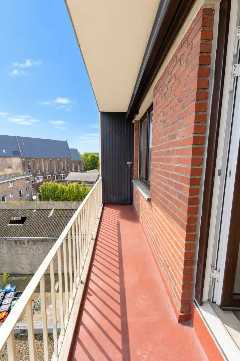 Ruim 3-slaapkamerappartement met garagebox foto 11