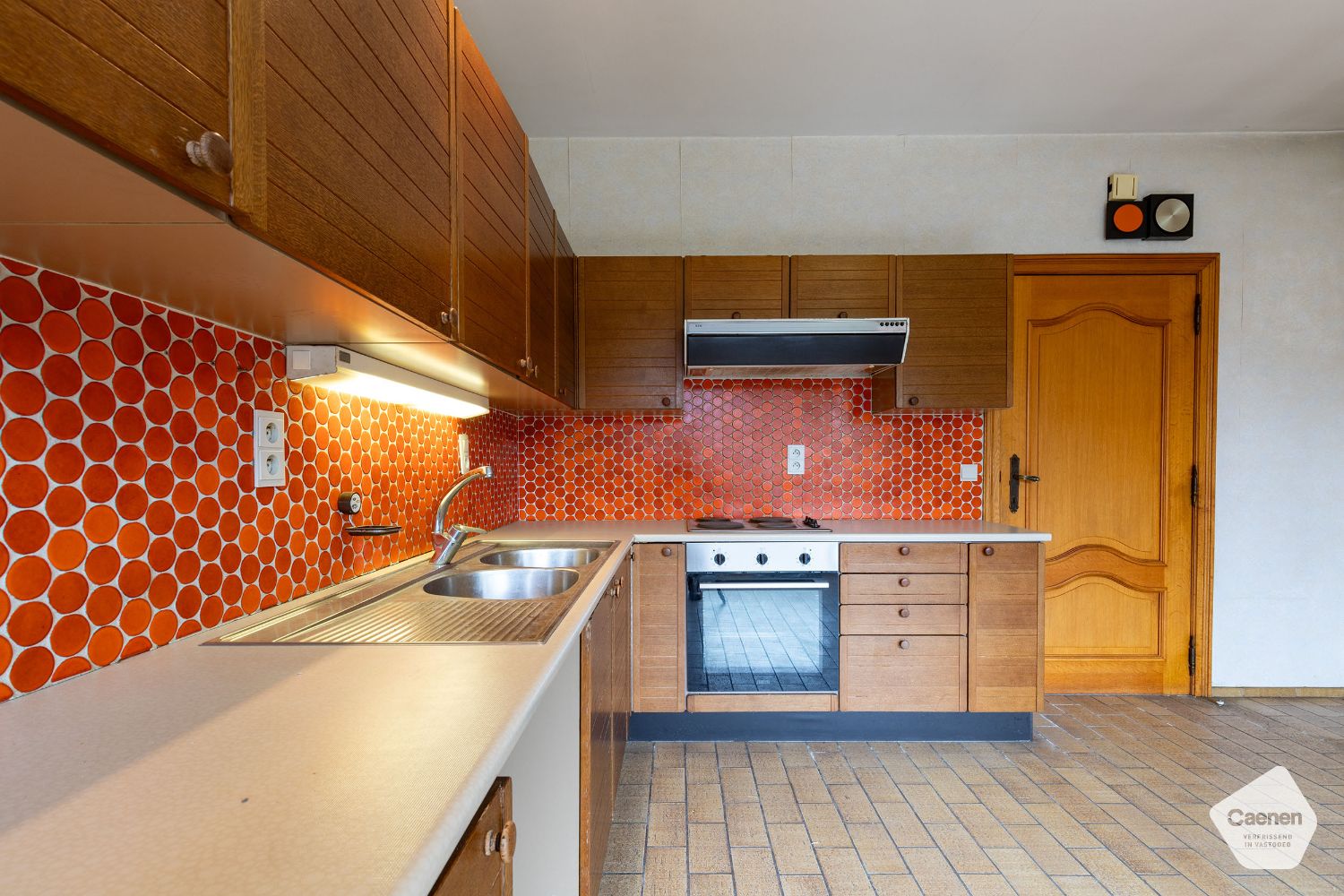 Wonen en werken in het hart van Ruddervoorde ! Deze woonst omvat 5 slaapkamers & 2 garages! foto 3