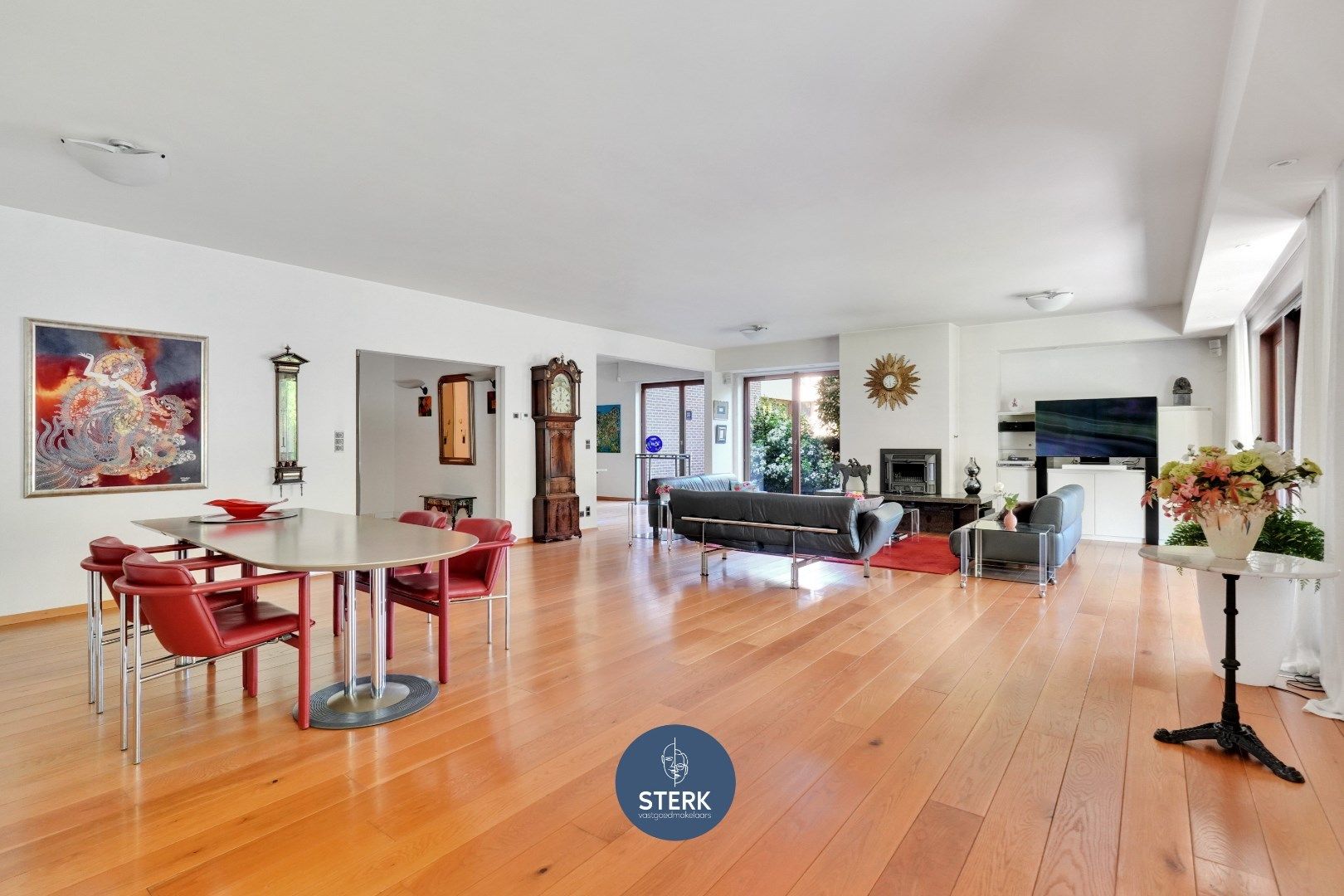 ROYAAL APPARTEMENT MET RUIM TERRAS GELEGEN IN HET UNIEKE PARKDOMEIN PETERSHEIM !  foto 3