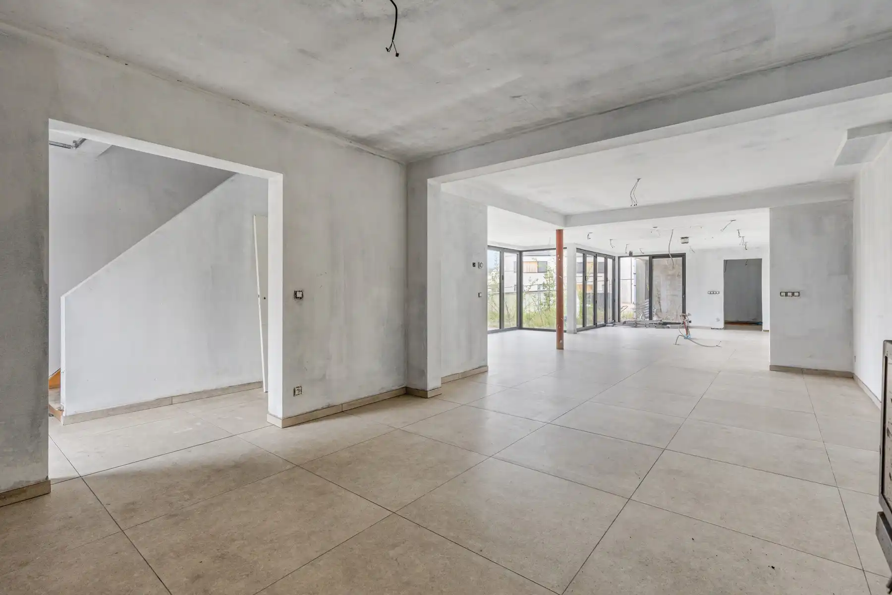 Ruime verder af te werken 2-gevel met 4 slaapkamers foto 3