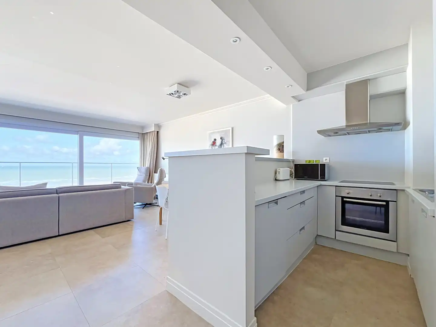 Gerenoveerd appartement met panoramisch zeezicht. foto 5