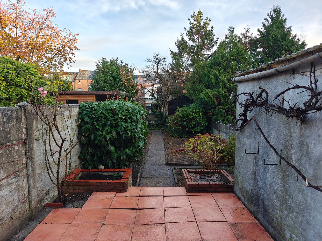 Te renoveren rijwoning met 3 slaapkamers en leuke tuin foto 3