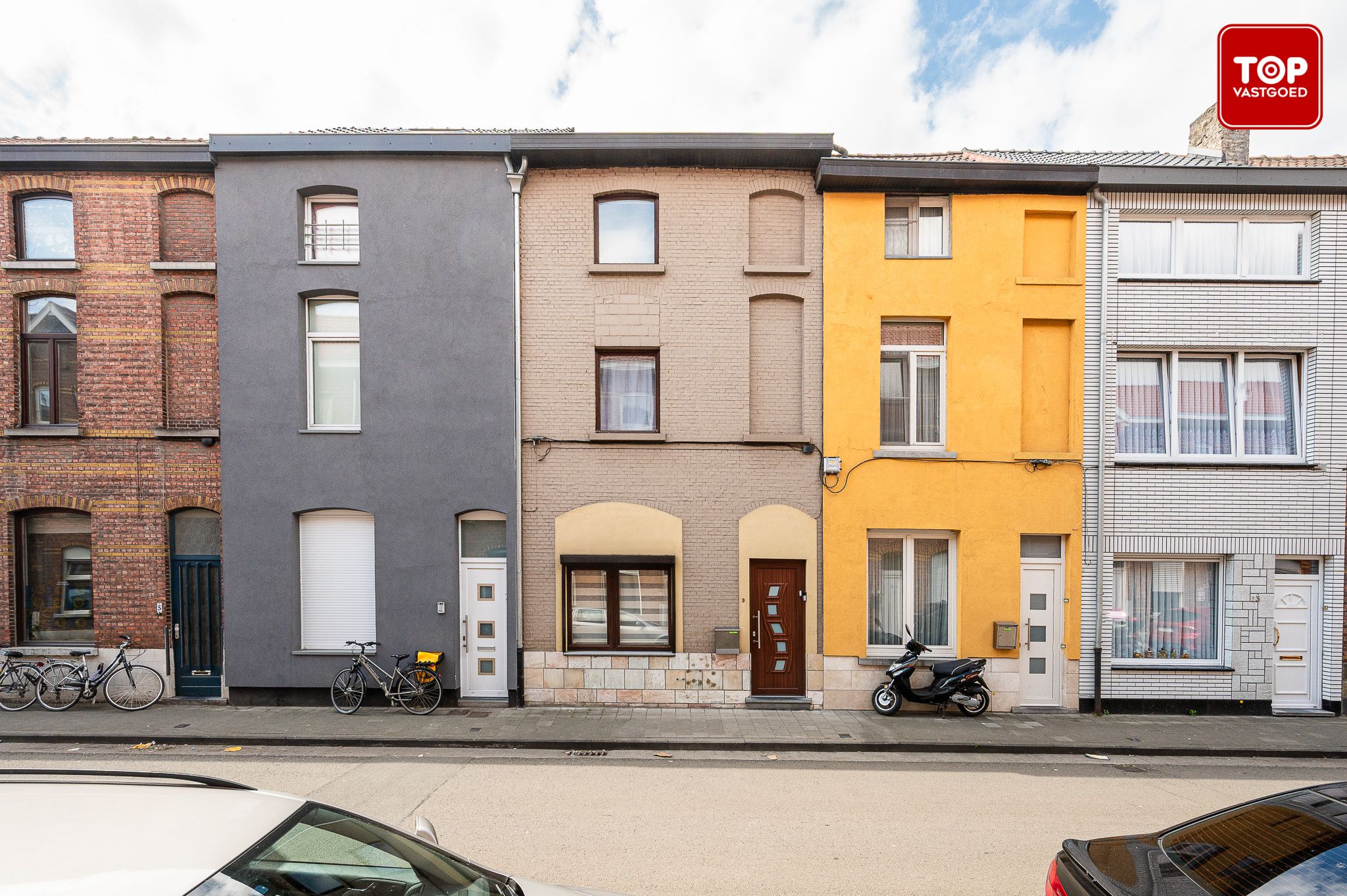 Instapklare woning met 4 slaapkamers op gunstige locatie. foto {{pictureIndex}}