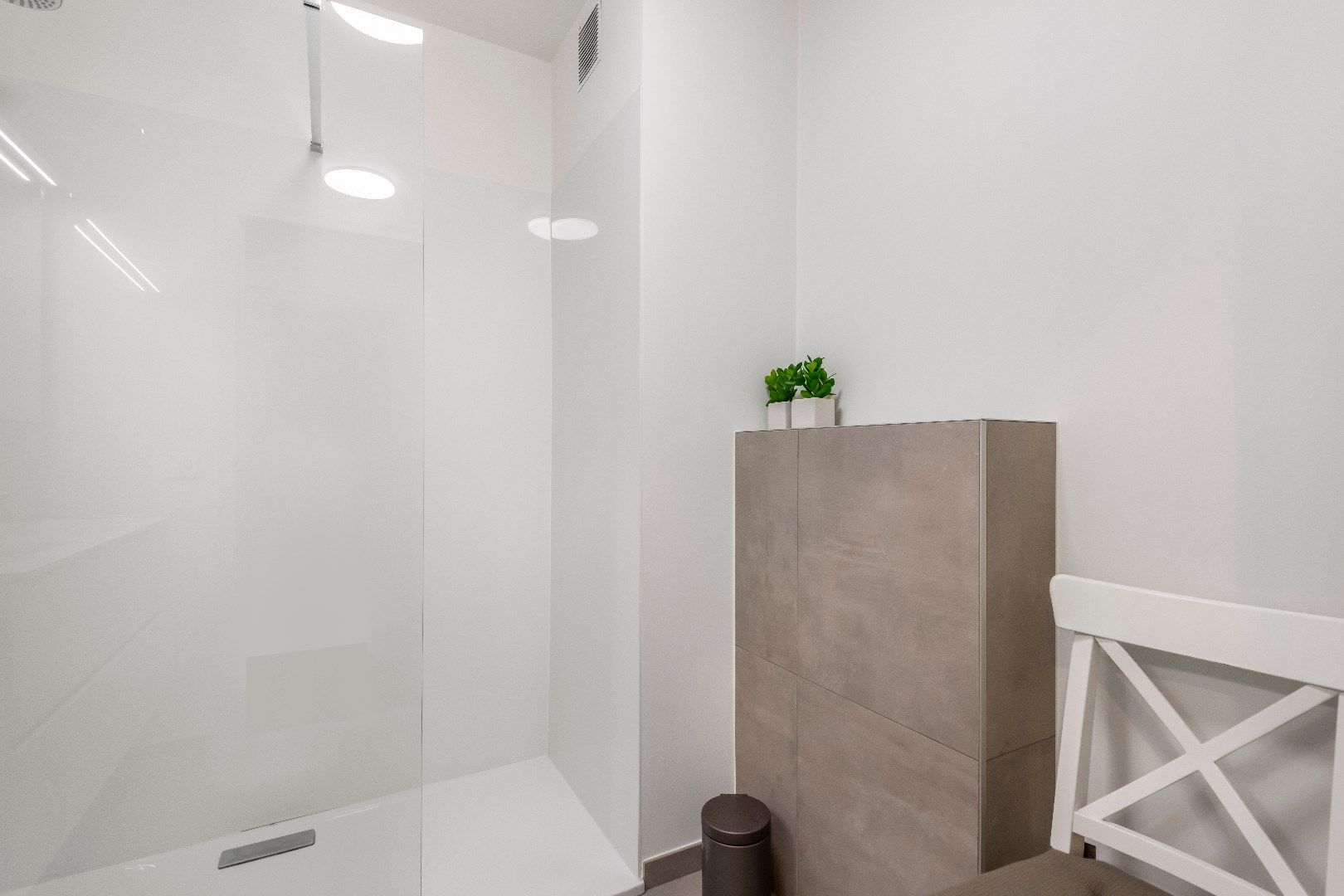 Gezellig appartement met zonnige terrassen gelegen in de Van Bunnenlaan, vlakbij de Dumortierlaan en de zeedijk. foto 16
