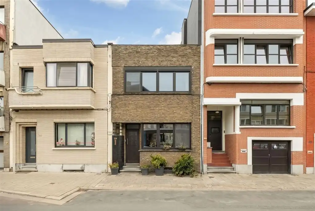 Hoofdfoto van de publicatie: Stijlvol gerenoveerde woning met authentieke charme, zonnige tuin en toplocatie