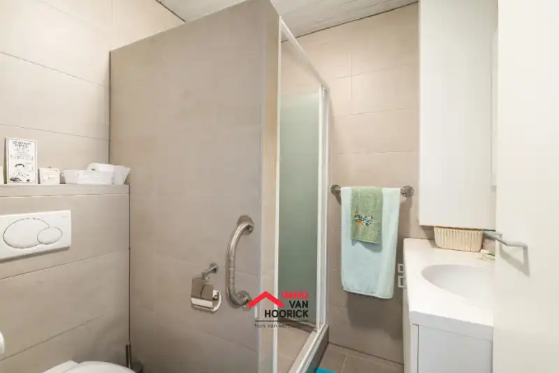 Ruime woning met 3 slaapkamers en tuin! foto 11