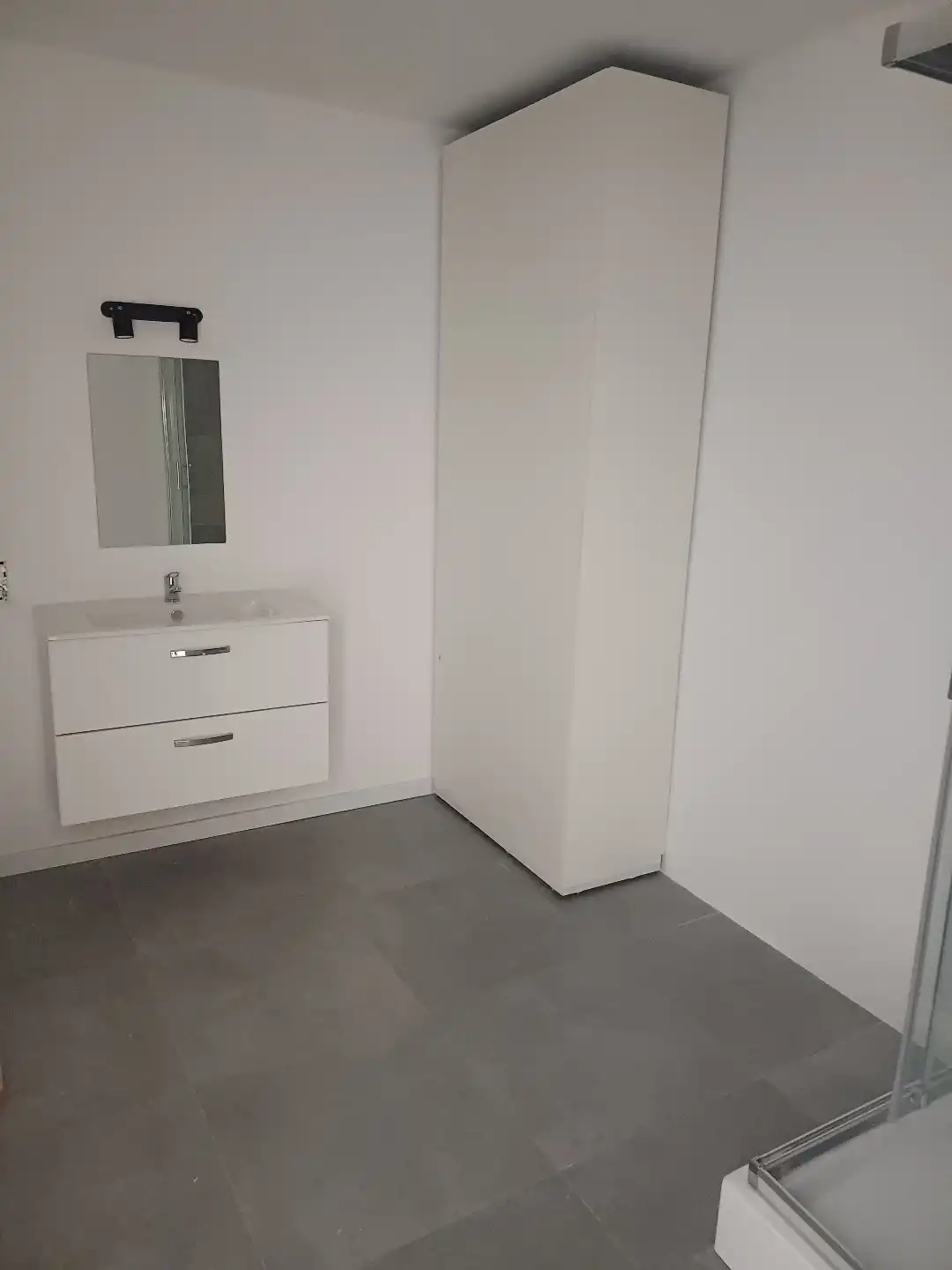 Volledig gerenoveerd 3 slaapkamer appartement in Neerpelt centrum. foto 11