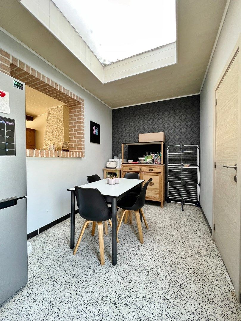 Rijwoning in de dorpskern met garage en zonnige tuin met open zicht over de velden.  foto 7