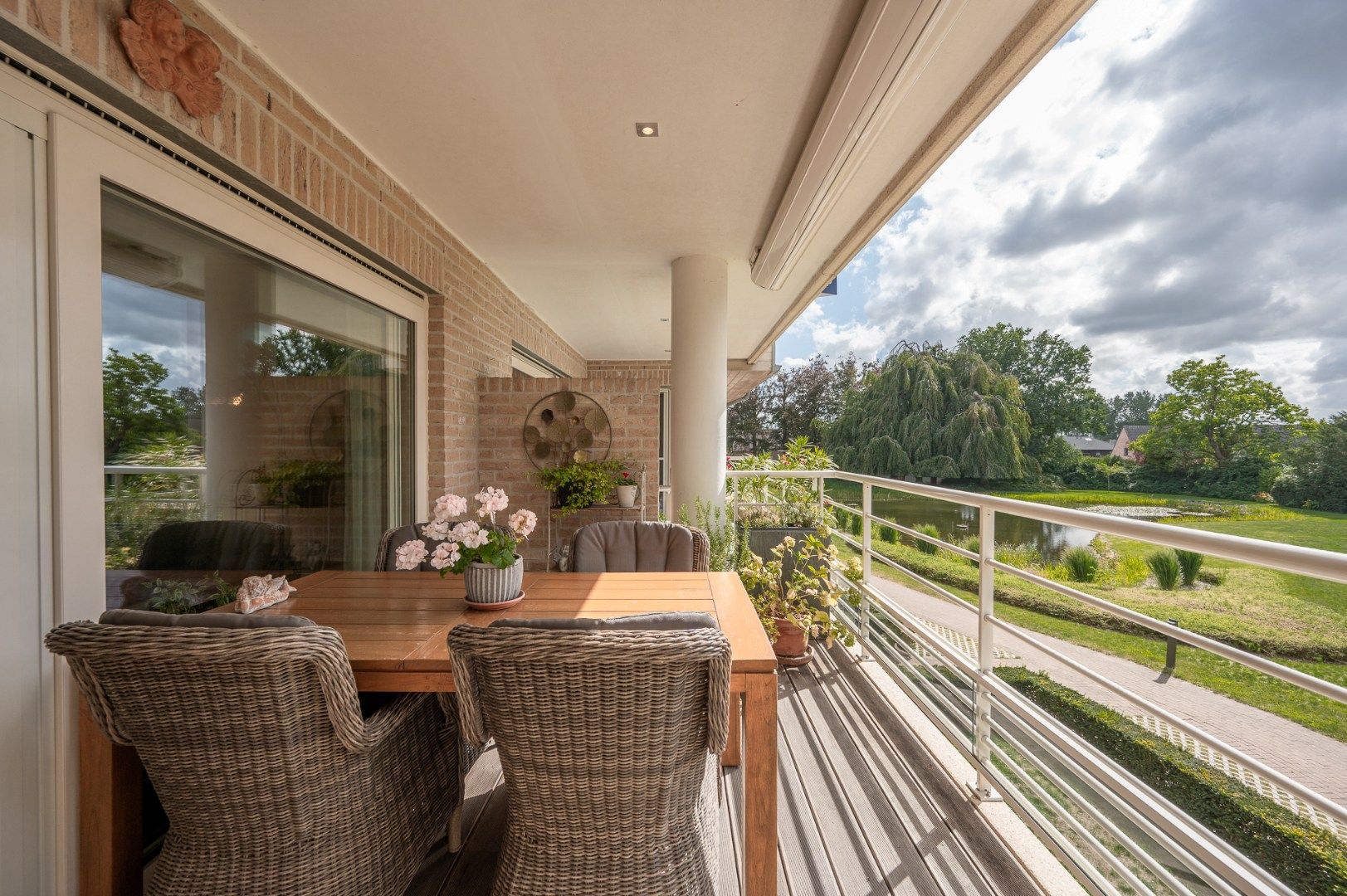 Subliem gelegen appartement met mooi terras! foto 7