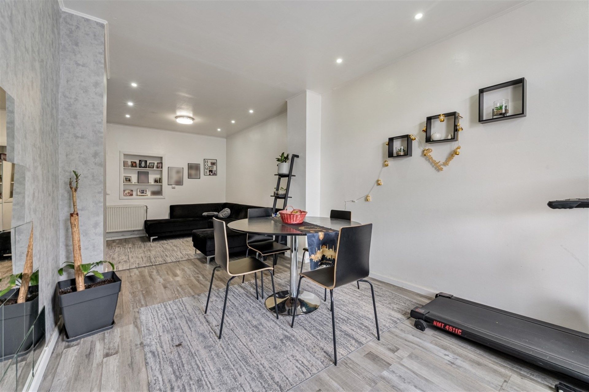 Instapklare woning met vier slaapkamers te Aalst foto 2