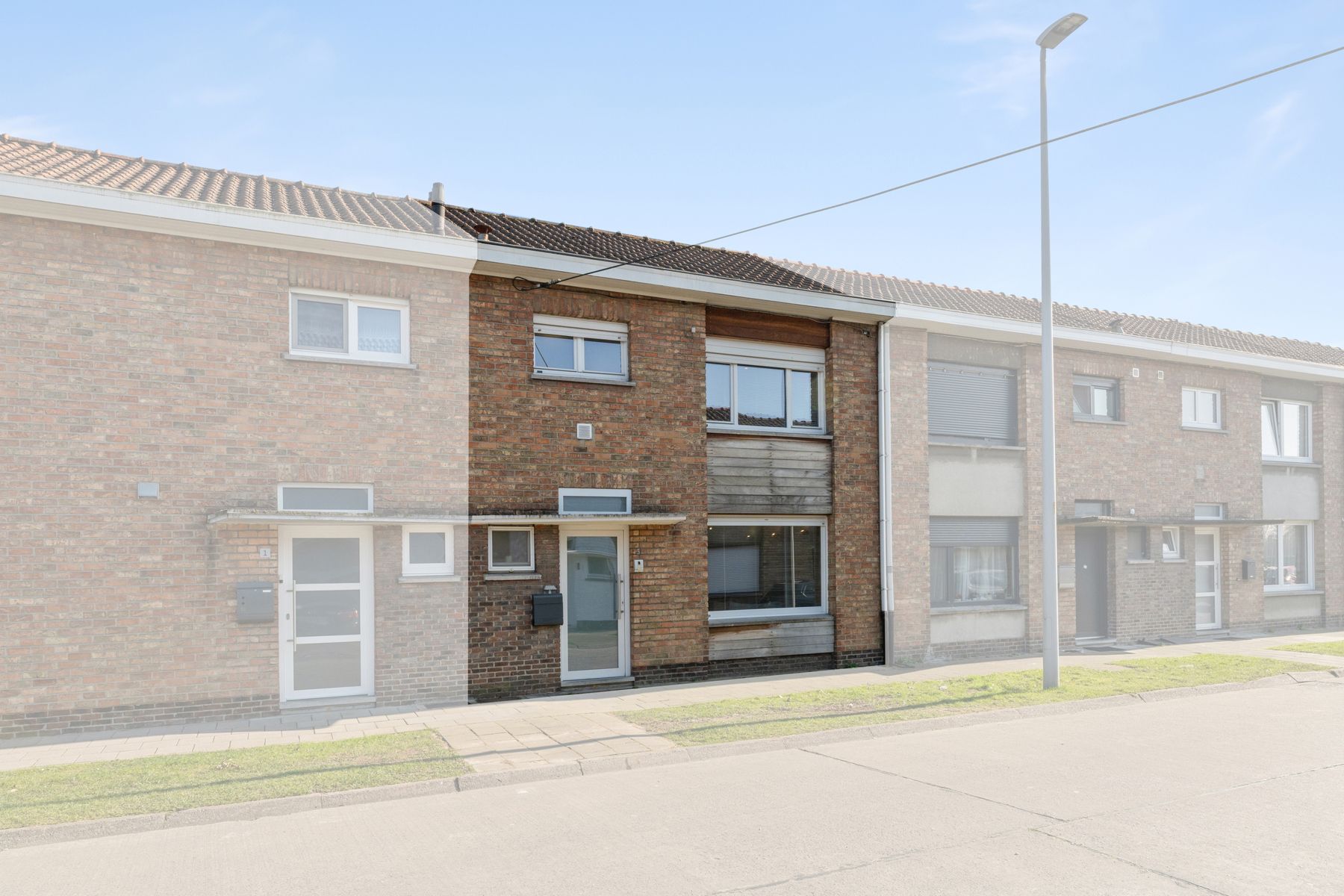 Centraal gelegen gerenoveerde rijwoning met 3 slpk en tuin foto 4