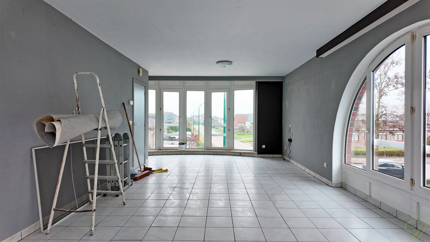 Ruime en lichtrijke duplex op een rustige locatie in Bassevelde! foto 3