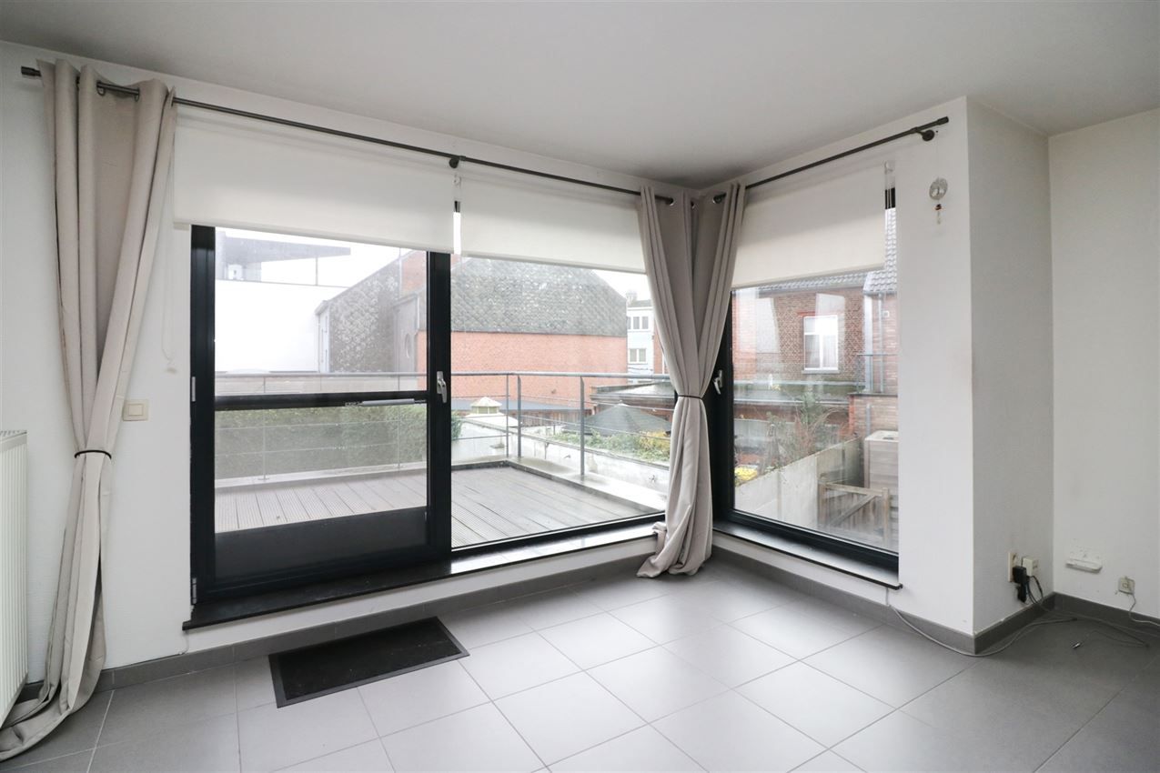Duplex-appartement met 2 slpk., terras, autostaanplaats in centrum foto 4