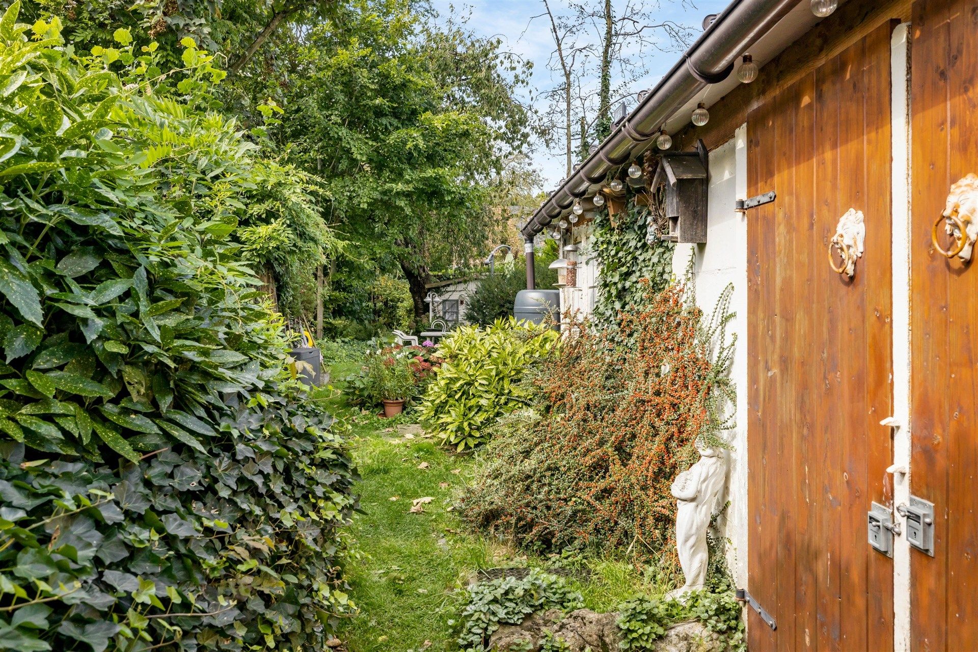 Uitstekend gelegen woning met zonnige tuin en achteruitweg op een mooi perceel van 522m² foto 16