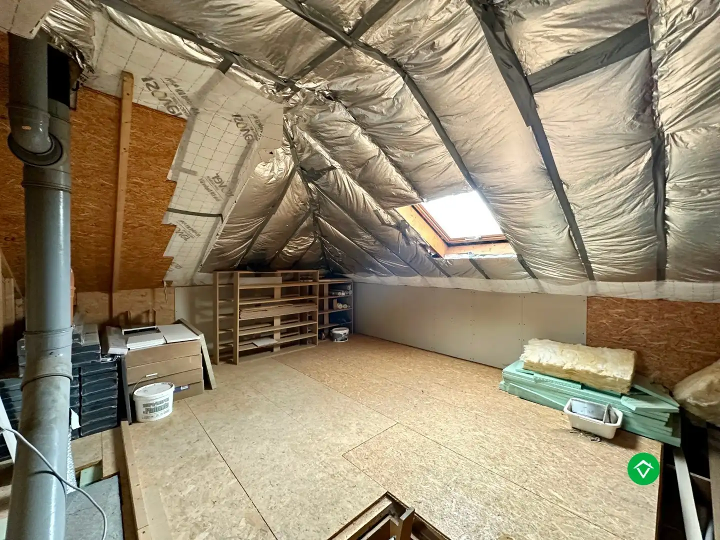 Ruim duplexappartement met terras en garage nabij centrum Roeselare foto 12