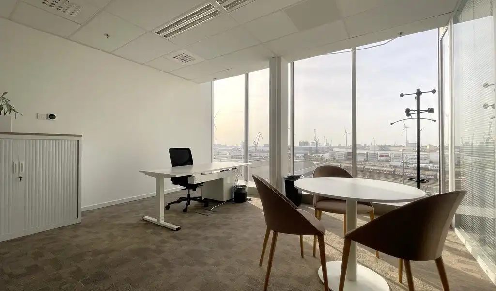 Vernieuwde kantoren te huur in Ahlers Building te Antwerpen foto 9