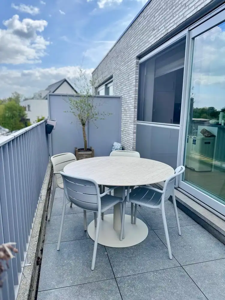 Recent ruim duplex appartement met 2 slpkrs en terras te Schriek foto 8