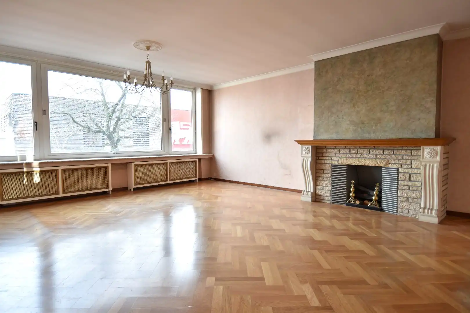 Gezellig centrum appartement met 3 slaapkamers, zonnig terras, kelderberging én garage te koop in Kortrijk foto 6