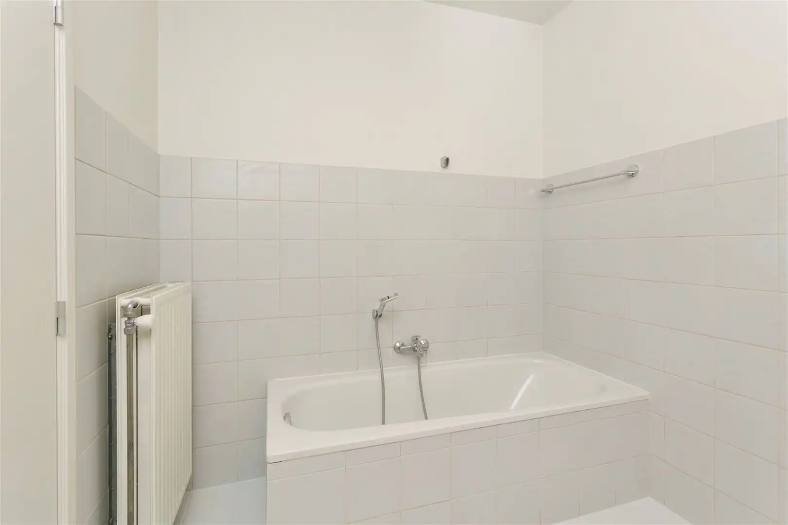 Instapklaar appartement met 1 slaapkamer en parking foto 9