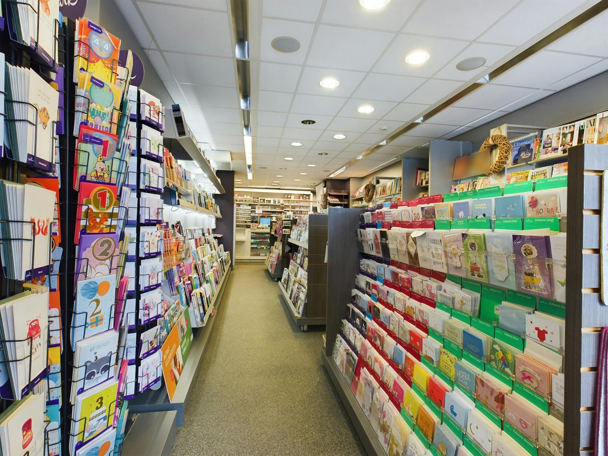 Goed draaiende dagbladhandel op de winkelstraat van Maaseik te koop foto 13