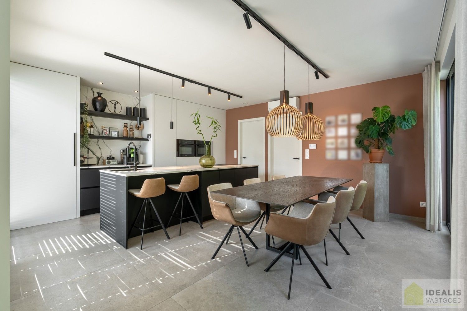 PRACHTIGE, PERFECT ONDERHOUDEN EN MODERN OPGETROKKEN WONING MET EEN HEERLIJK LICHTRIJKE WOONKAMER MET OPEN KEUKEN, 3 SLAAPKAMERS, 2 BADKAMERS VOORZIEN VAN ALLE COMFORT foto 15