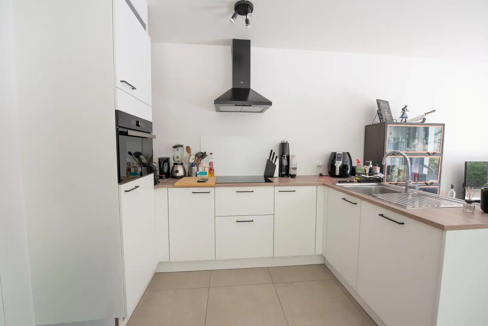 Recent instapklaar gelijkvloers appartement te huur in Deerlijk foto 4