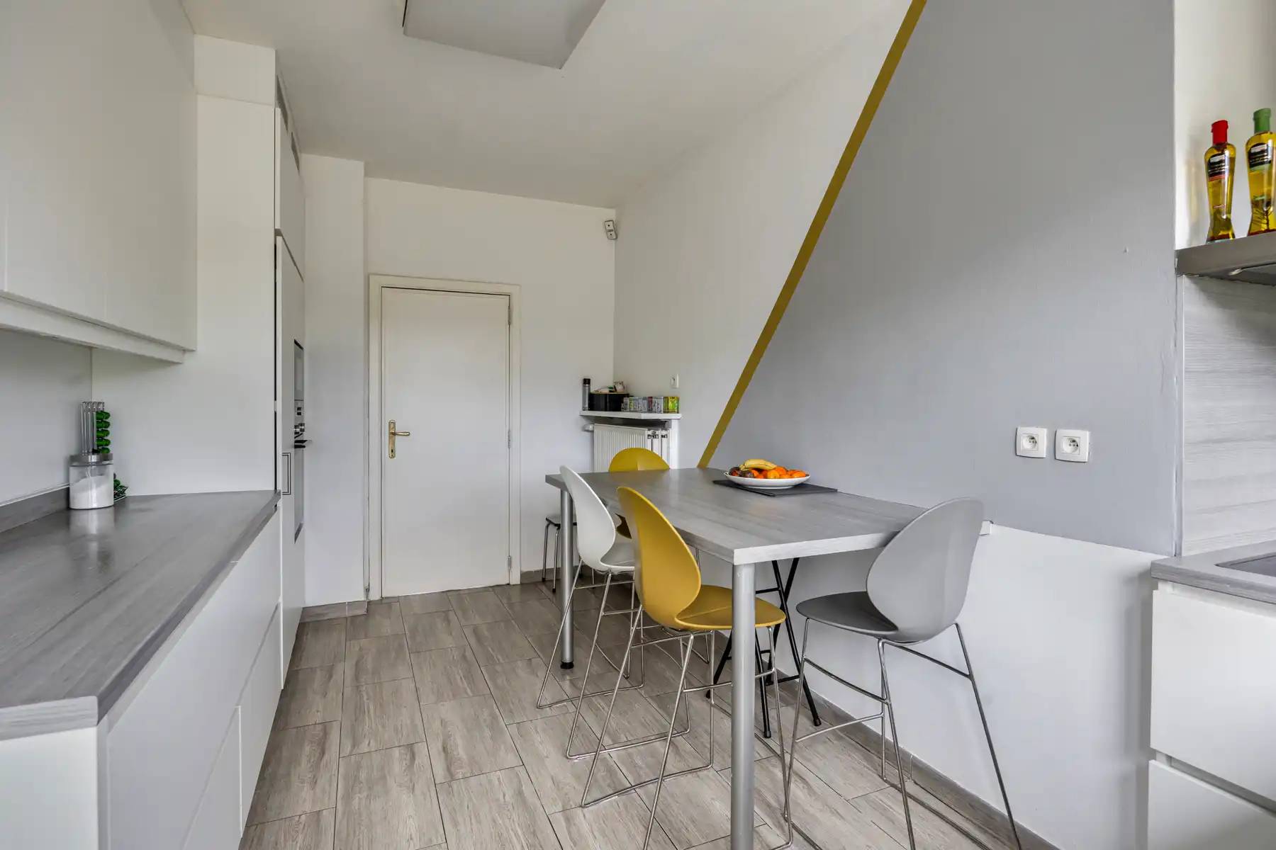 Ruime gerenoveerde vrijstaande woning nabij centrum Halle foto 8