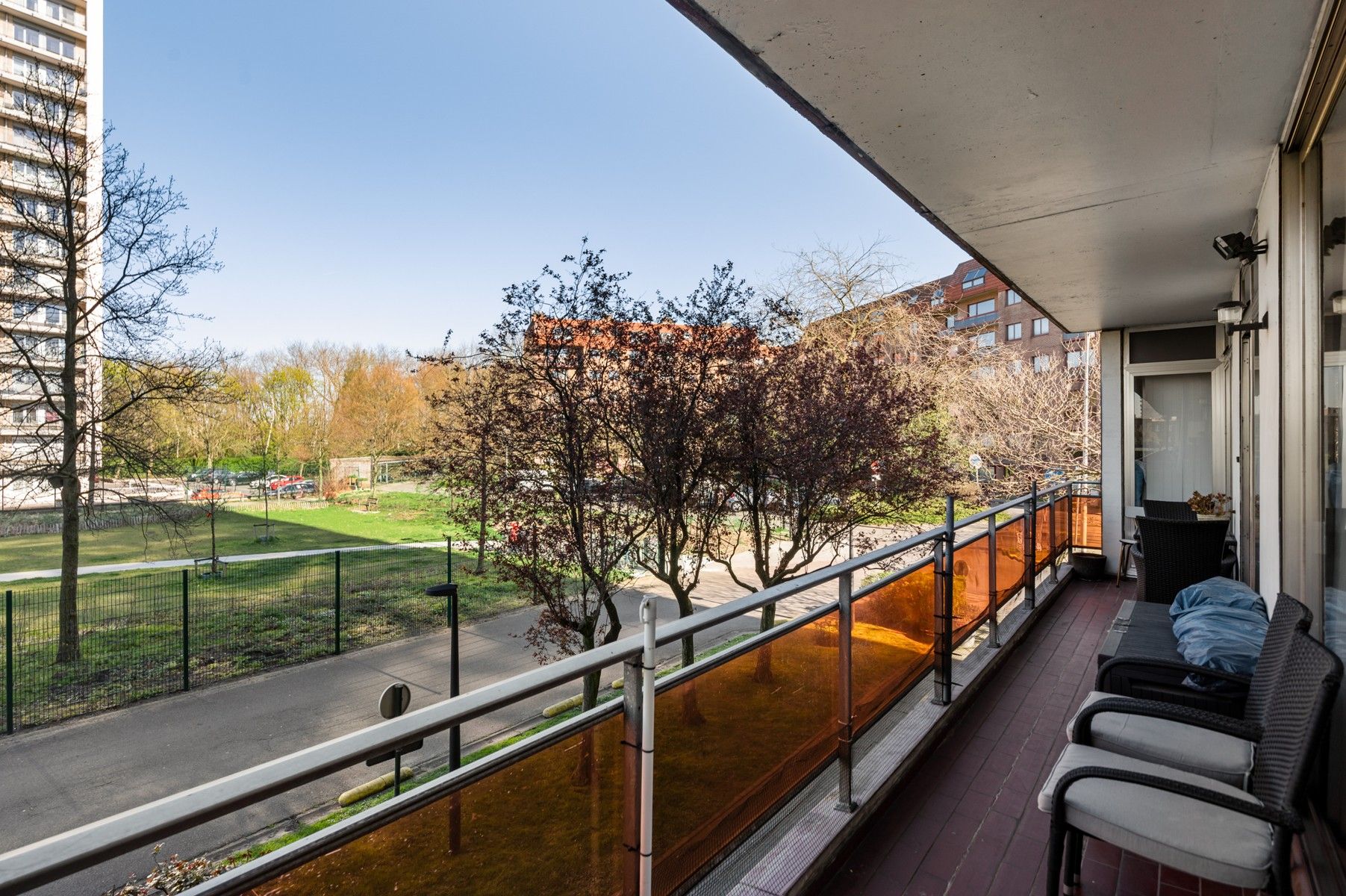 Appartement met 3 slaapkamers, terras en autostaanplaats te Berchem foto {{pictureIndex}}