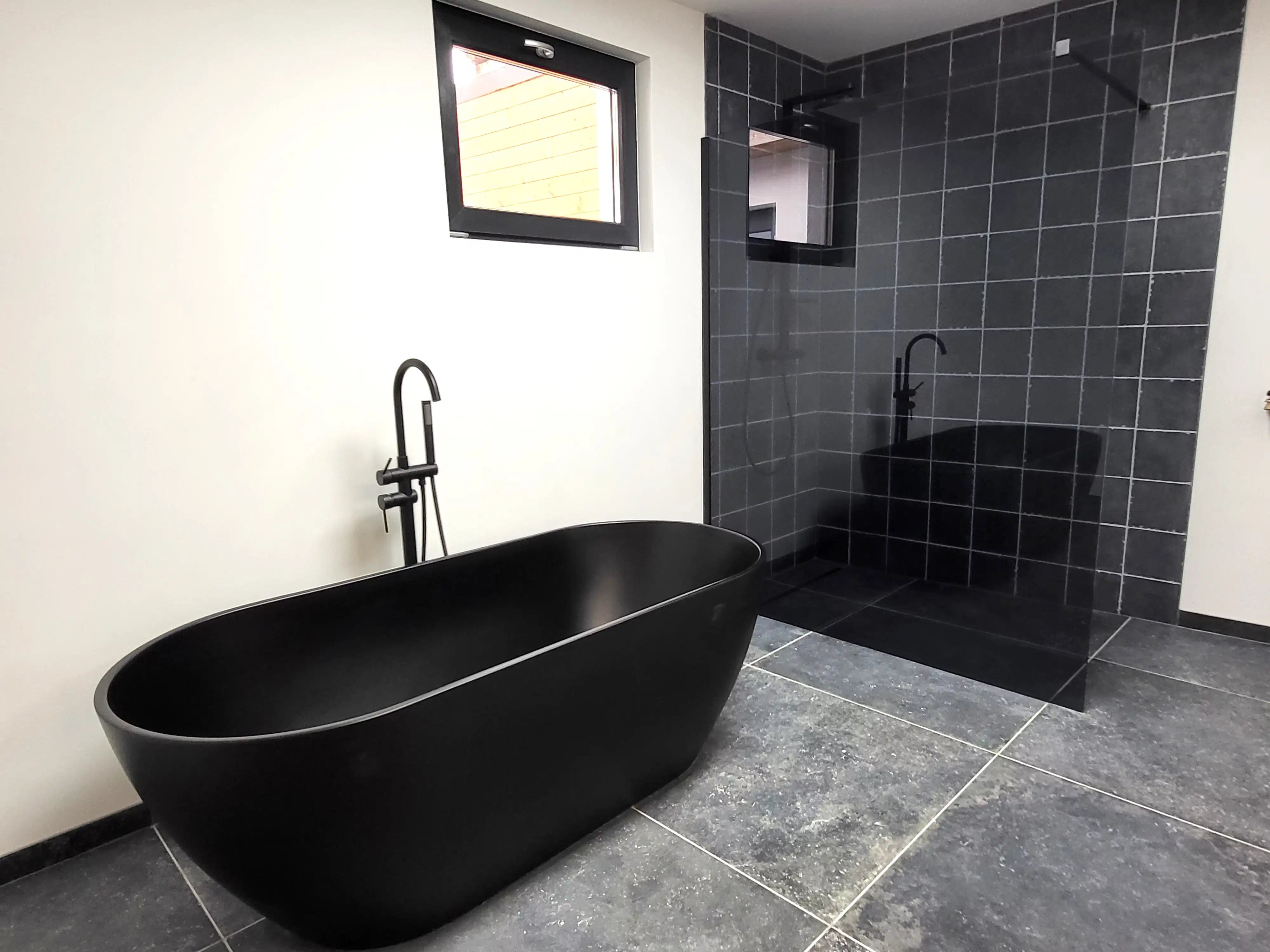 Deze volledig totaal gerenoveerde woning (2024–2025) combineert hedendaags comfort met een hoogwaardige afwerking en biedt maar liefst 5 ruime slaapkamers.  foto 16